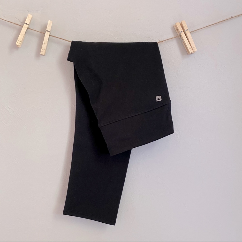 Fabletics Black Mid-Rise Crop Legging